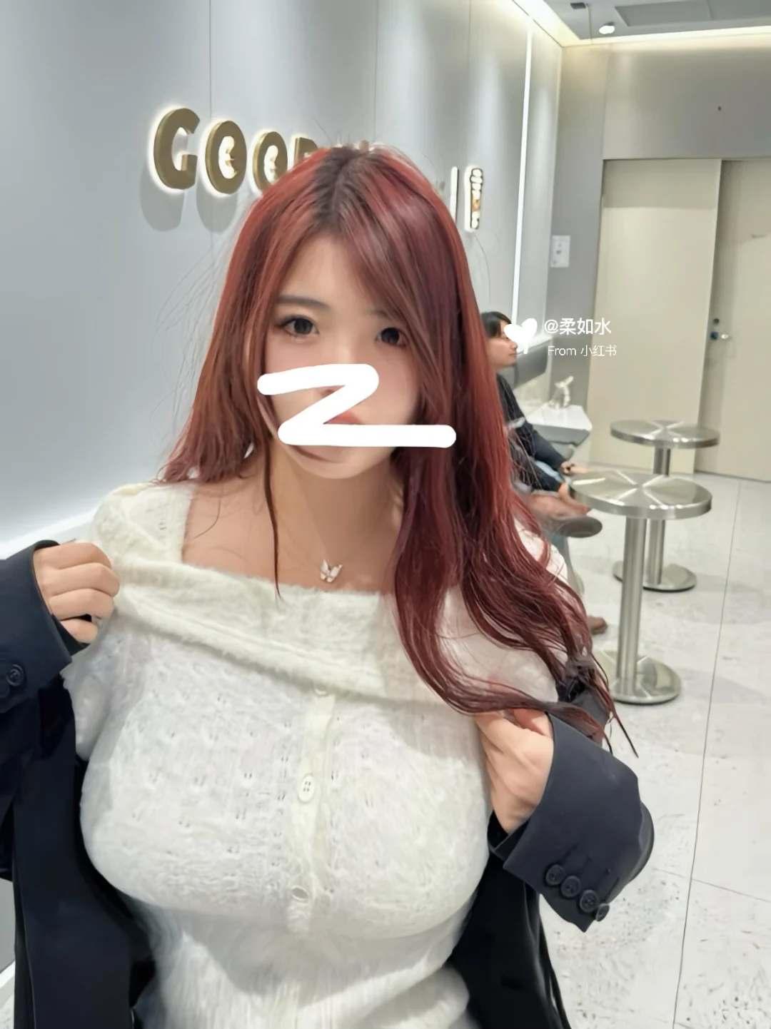 左滑靠近