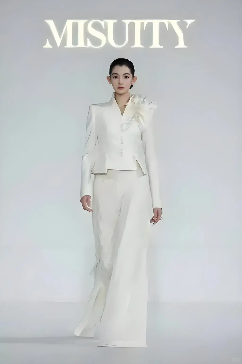 山东姑娘赵娜太飒了!环球小姐中国总冠军!