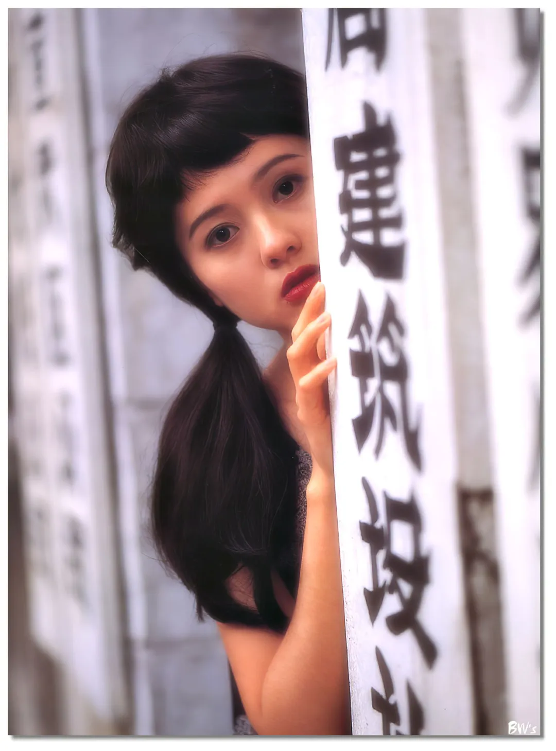 小泽忠恭给港星李丽珍拍摄的写真,有些构图