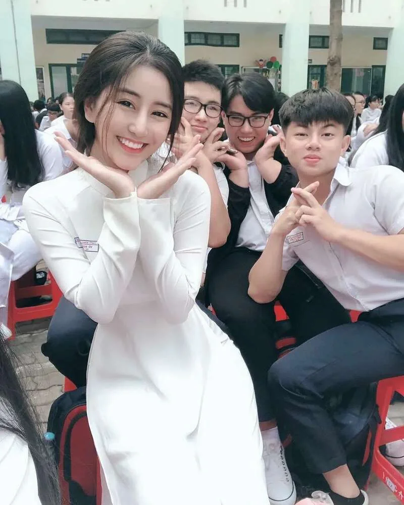 越南00后纯欲校花,校服hold 不住她的美🥰😍