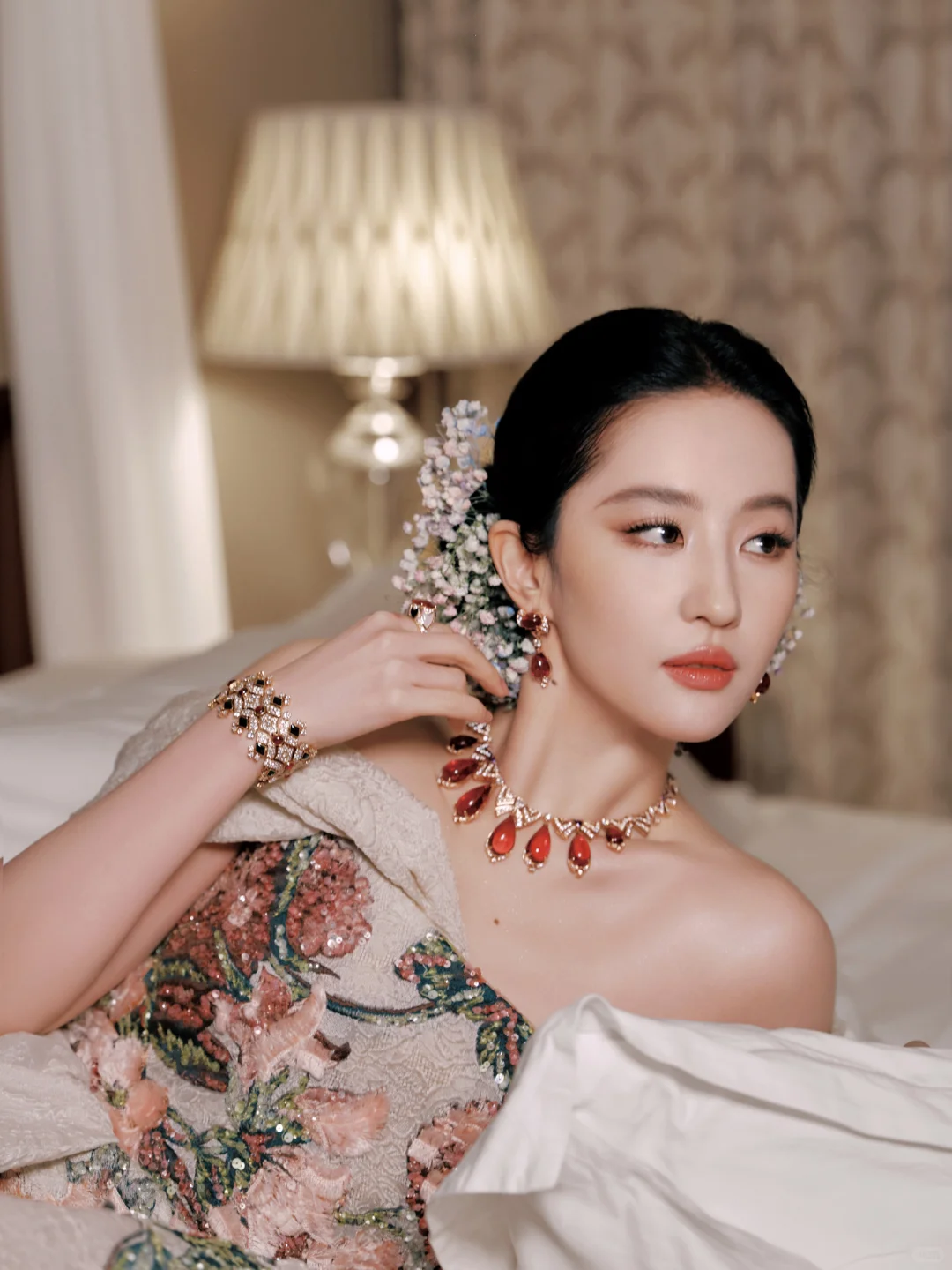 刘亦菲VOGUE盛典出图,美得太过耀眼了