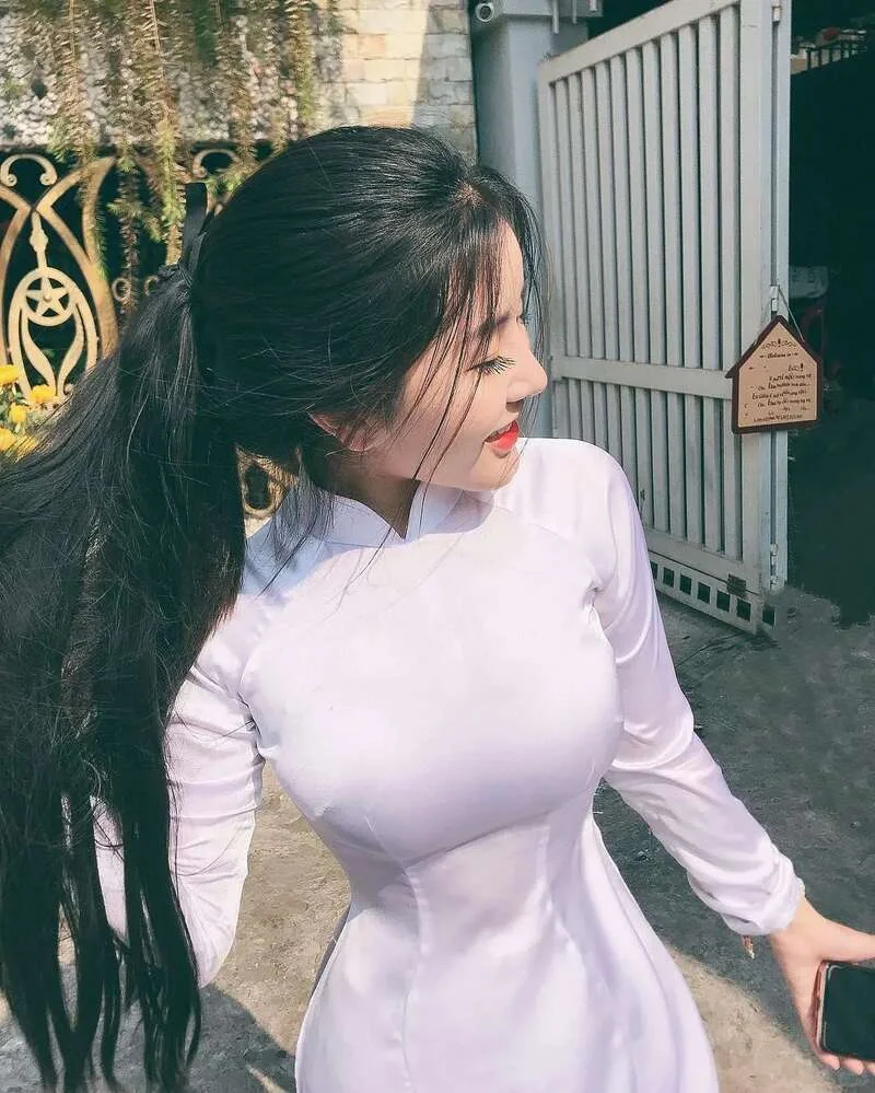 越南00后纯欲校花,校服hold 不住她的美🥰😍