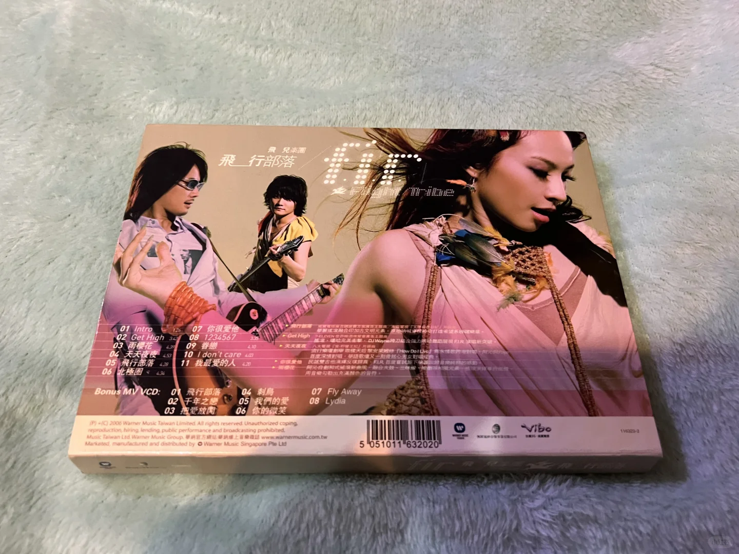 出一些F.I.R.飞儿乐团和阿沁的碟