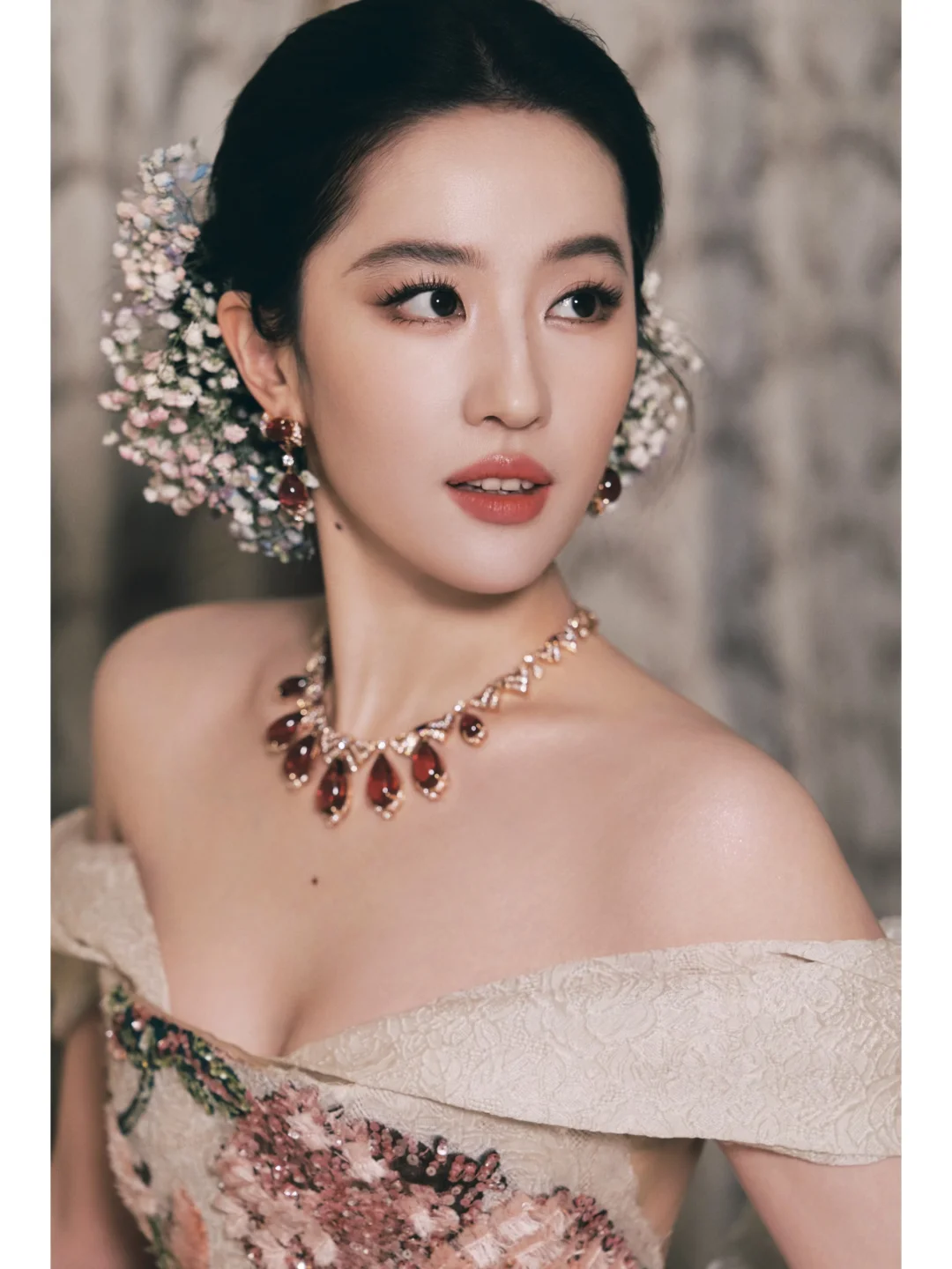 贵气大小姐刘亦菲,华美与华贵她都有 ✨