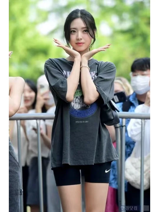 韩网热议:Yuna还不如不打扮