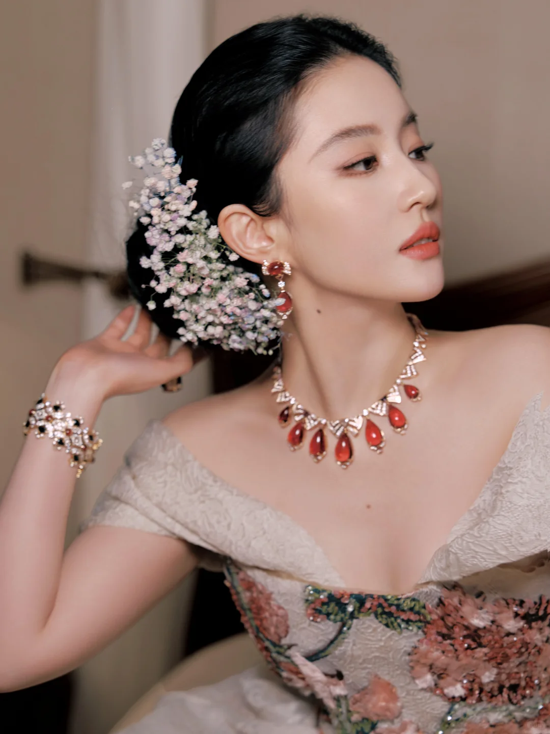 刘亦菲|VOGUE造型 这是花神下凡吧