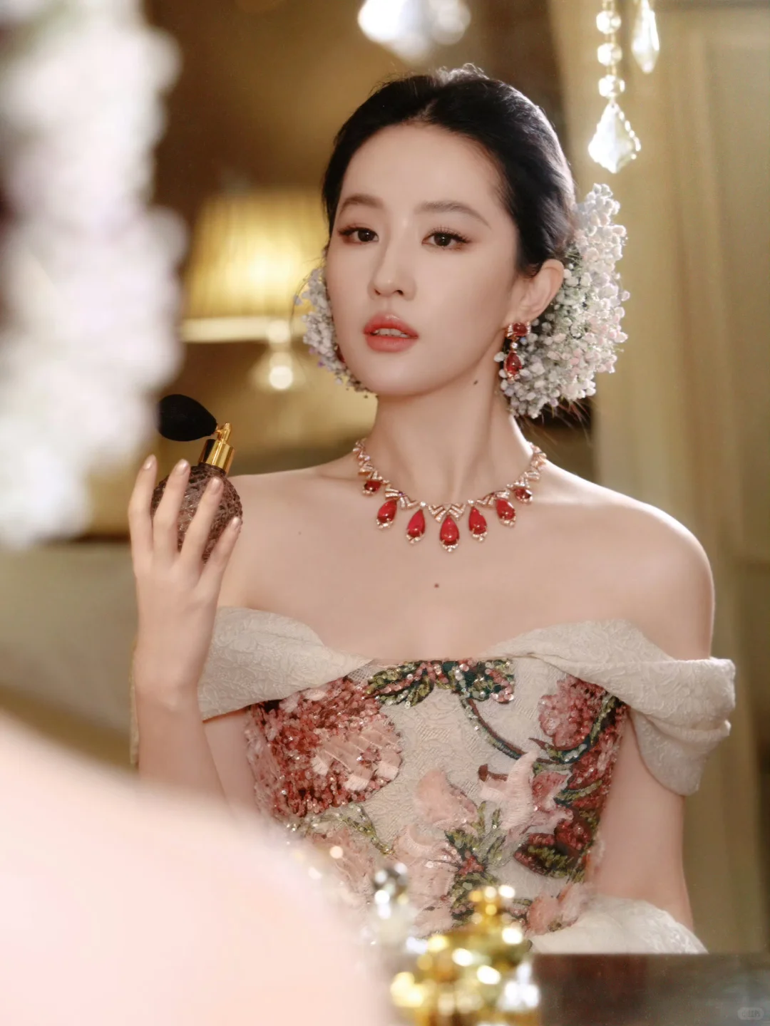 VOGUE盛典刘亦菲出图 美神降临 梦回白秀珠