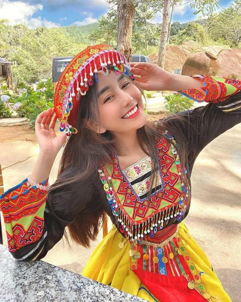 越南00后纯欲校花,校服hold 不住她的美🥰😍