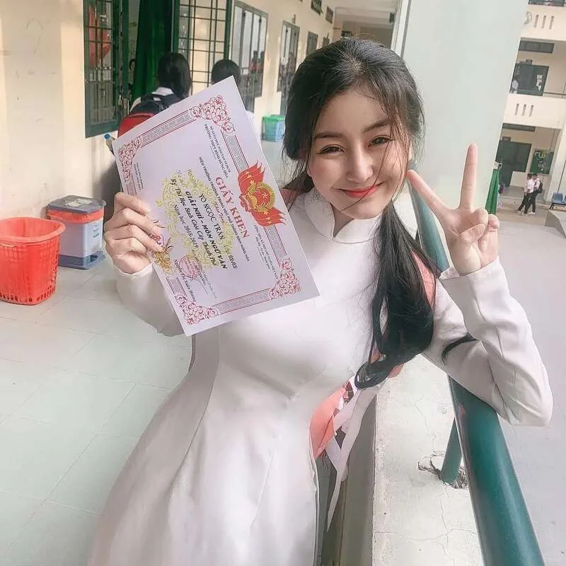 越南00后纯欲校花,校服hold 不住她的美🥰😍