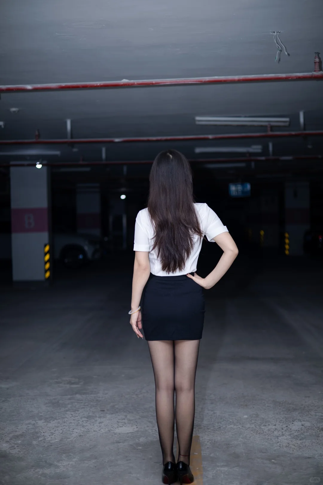 📷女明星性感站姿拍照巨显腿长