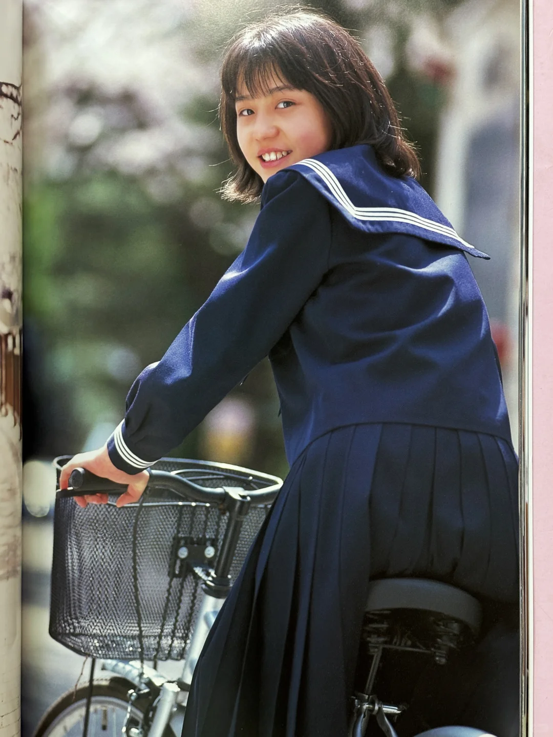 麻酱这组制服写真堪称📷范本!