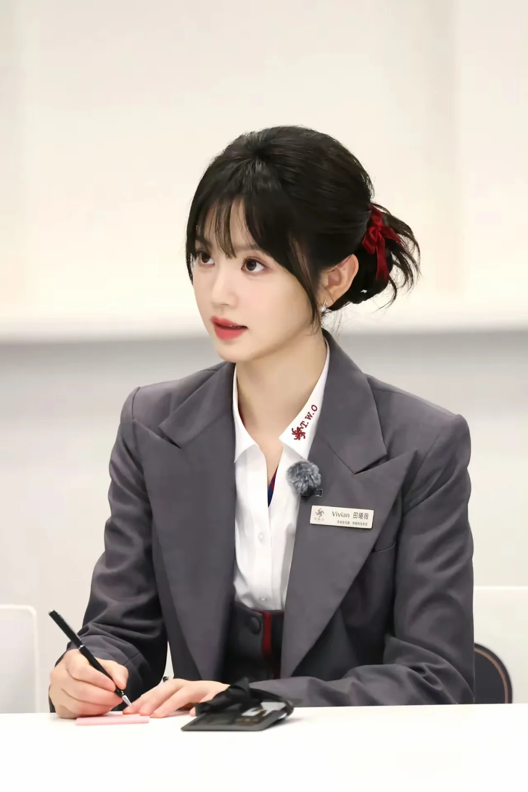 女明星系列之大美女田曦薇职业装超级写真。