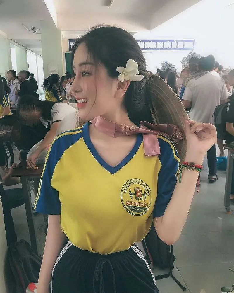 越南00后纯欲校花,校服hold 不住她的美🥰😍