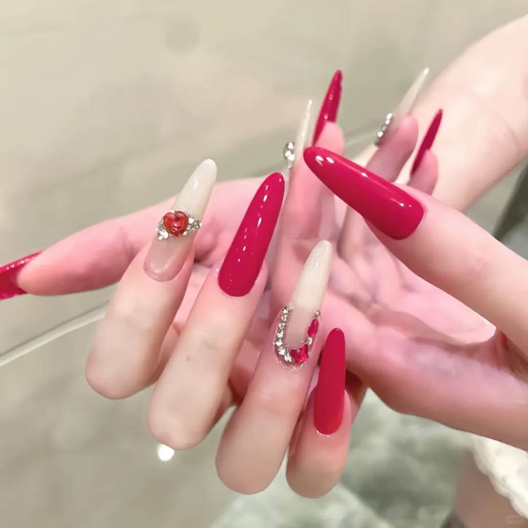 这组玫红美甲直接美到尖叫💖