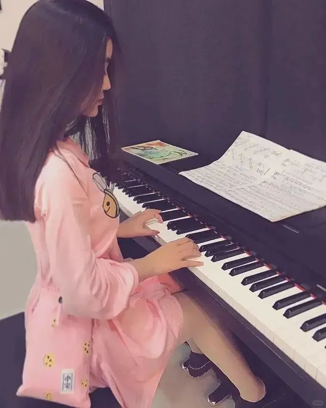 越南00后纯欲校花,校服hold 不住她的美🥰😍
