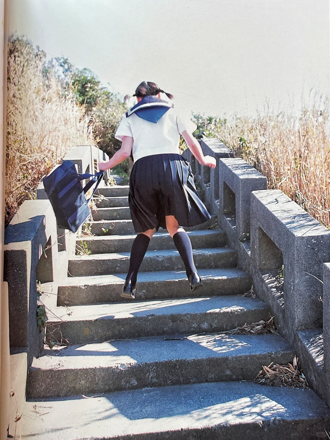 麻酱这组制服写真堪称📷范本!