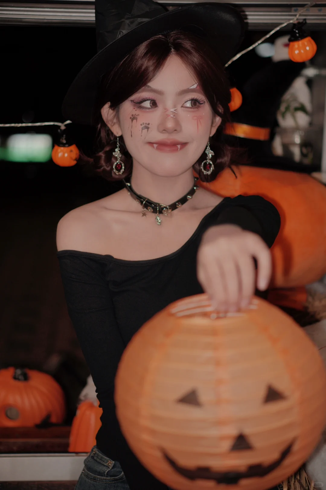 ˚₊‧ ✞ 𓆩ℌ𝔞𝔩𝔩𝔬𝔴𝔢𝔢𝔫𓆪 ‧₊˚ 小猫惡魔