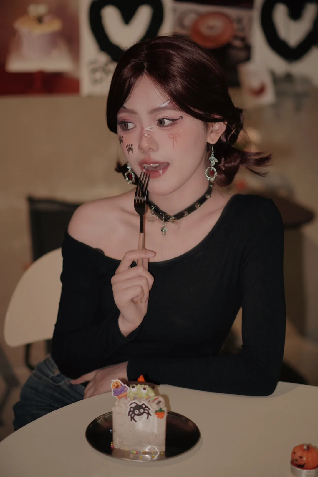 ˚₊‧ ✞ 𓆩ℌ𝔞𝔩𝔩𝔬𝔴𝔢𝔢𝔫𓆪 ‧₊˚ 小猫惡魔
