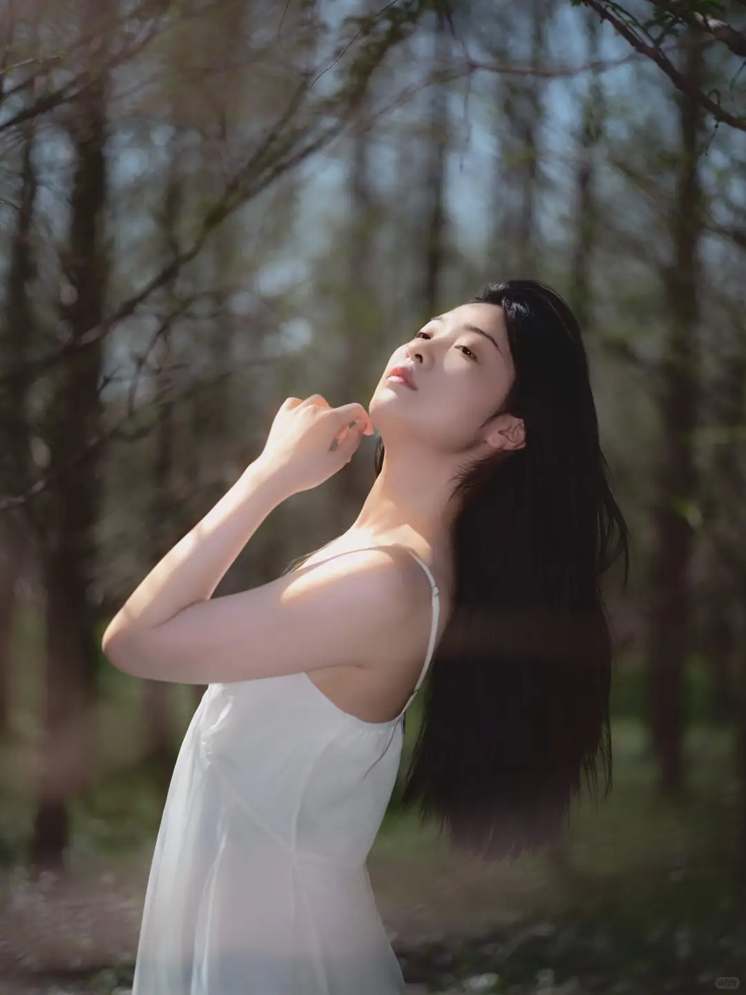 山林间被光眷顾的女孩 ⛰️