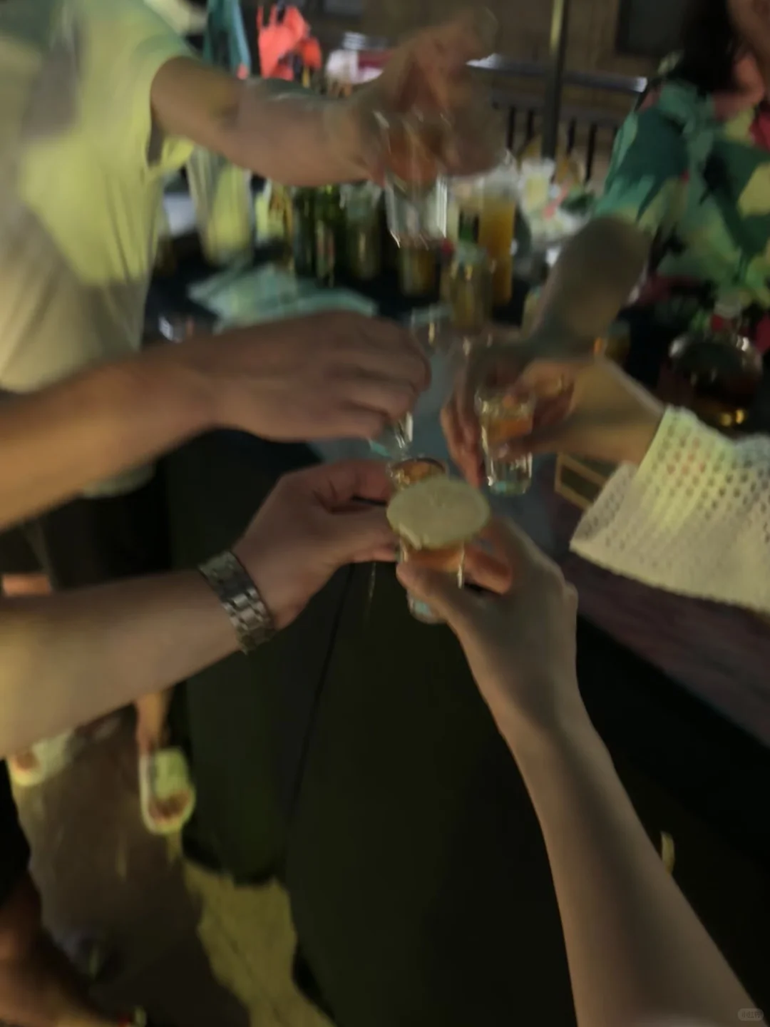 泳池派对👙18张live图记录仲夏夜的生命力