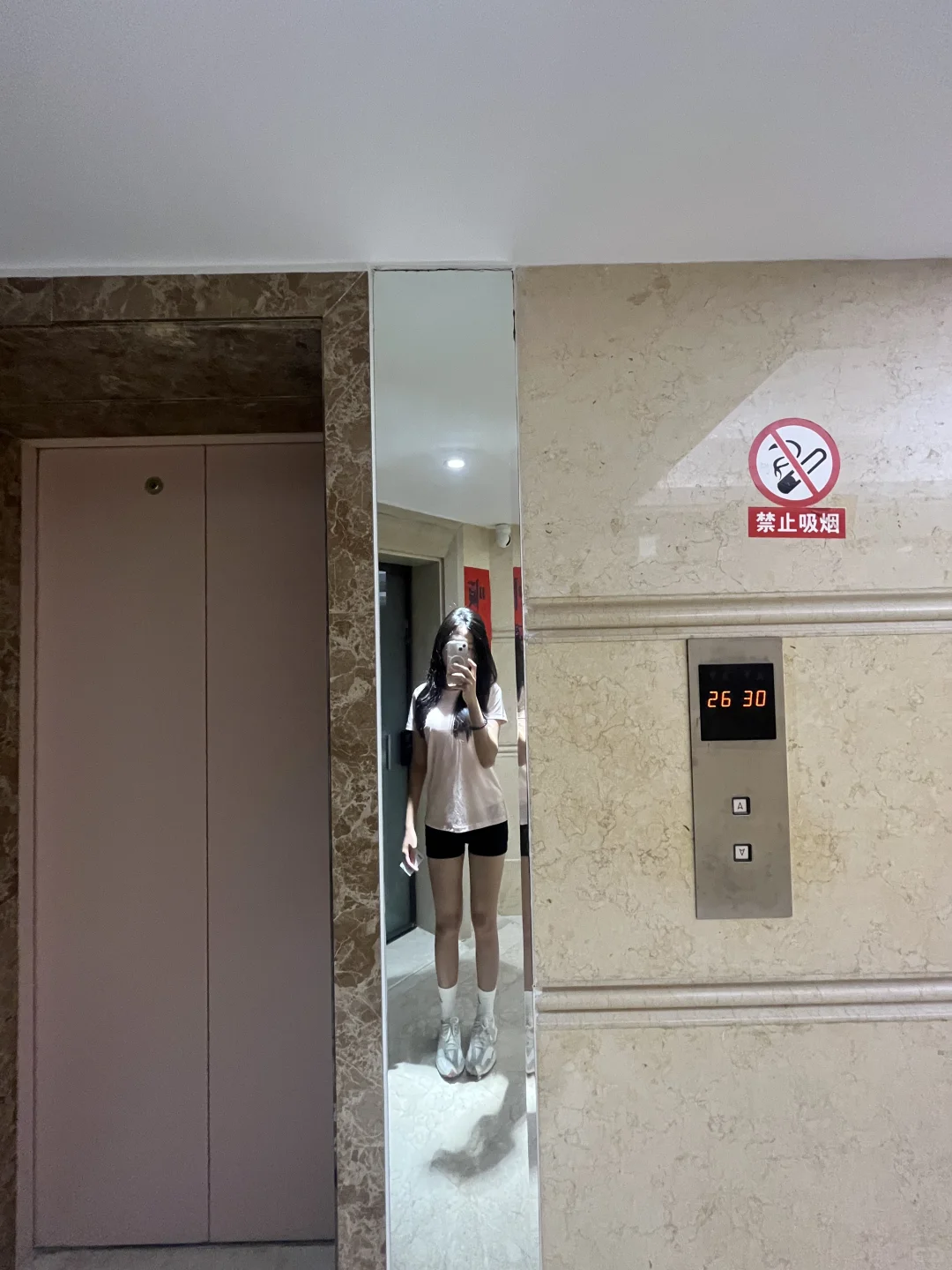 一些Mirror selfies…