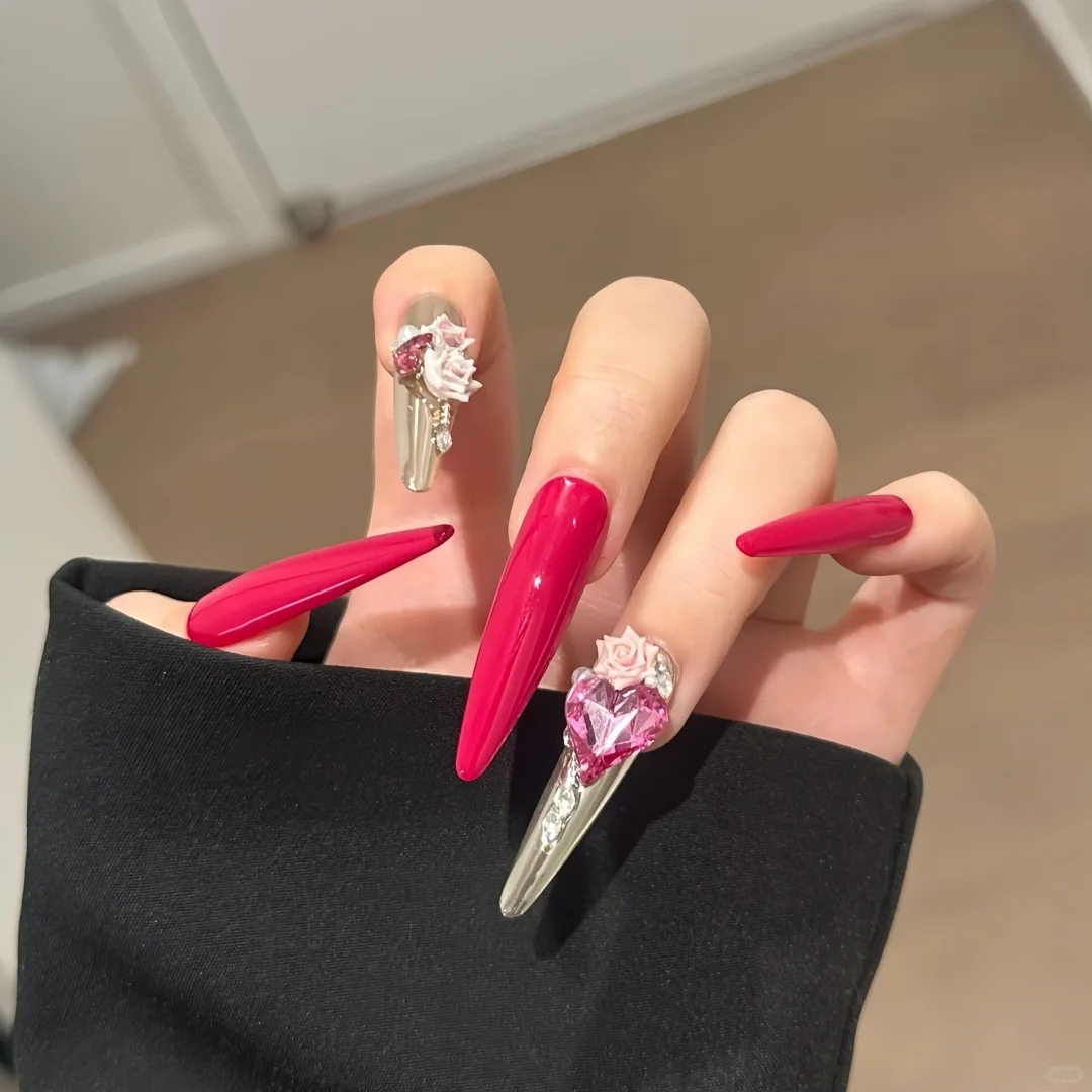这组玫红美甲直接美到尖叫💖