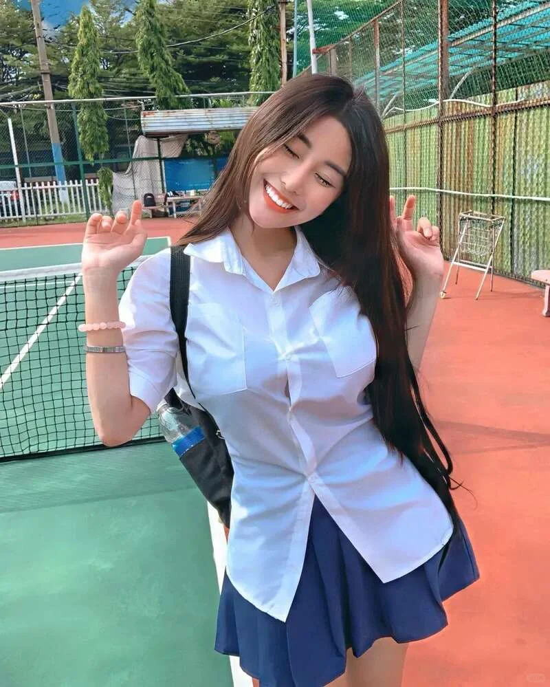 越南00后纯欲校花,校服hold 不住她的美🥰😍
