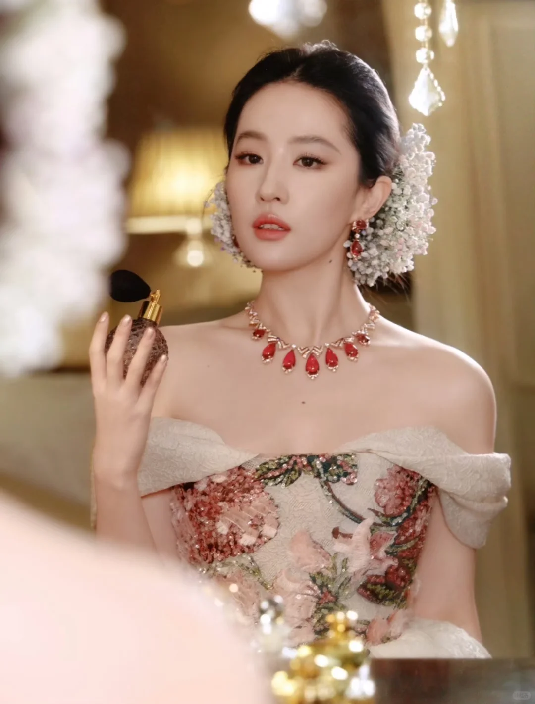 美神降临|vogue20周年盛典刘亦菲