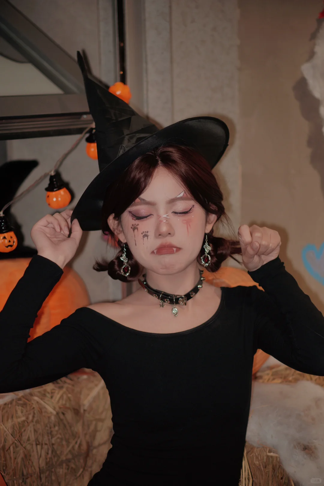 ˚₊‧ ✞ 𓆩ℌ𝔞𝔩𝔩𝔬𝔴𝔢𝔢𝔫𓆪 ‧₊˚ 小猫惡魔