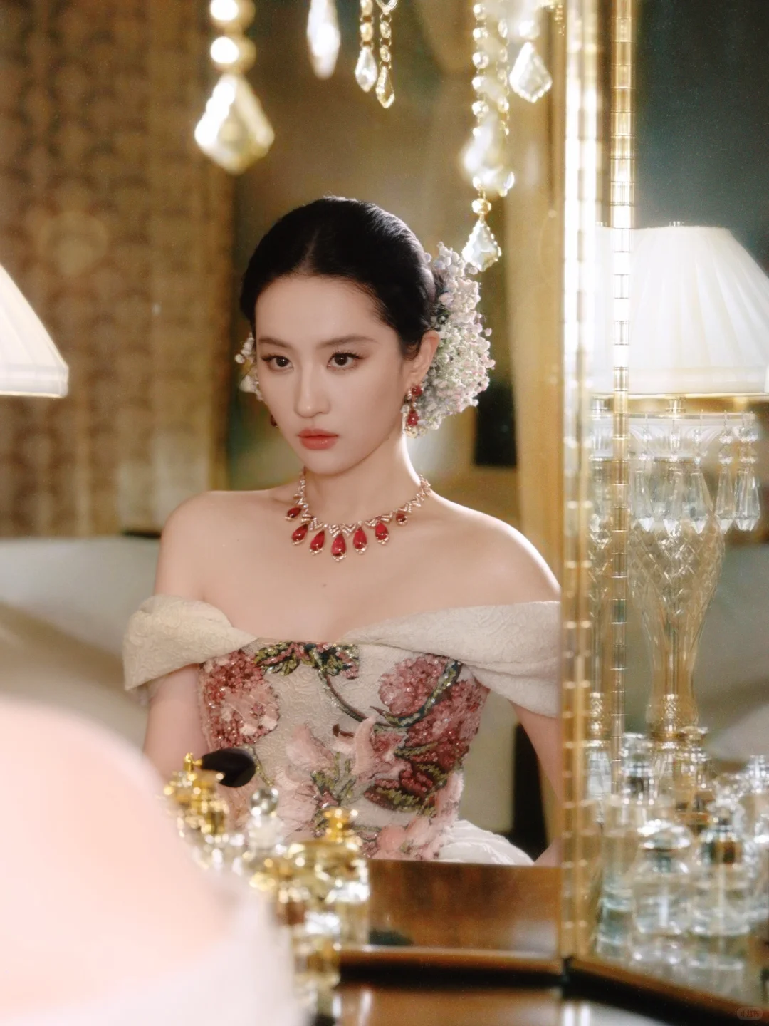 VOGUE盛典刘亦菲出图 美神降临 梦回白秀珠