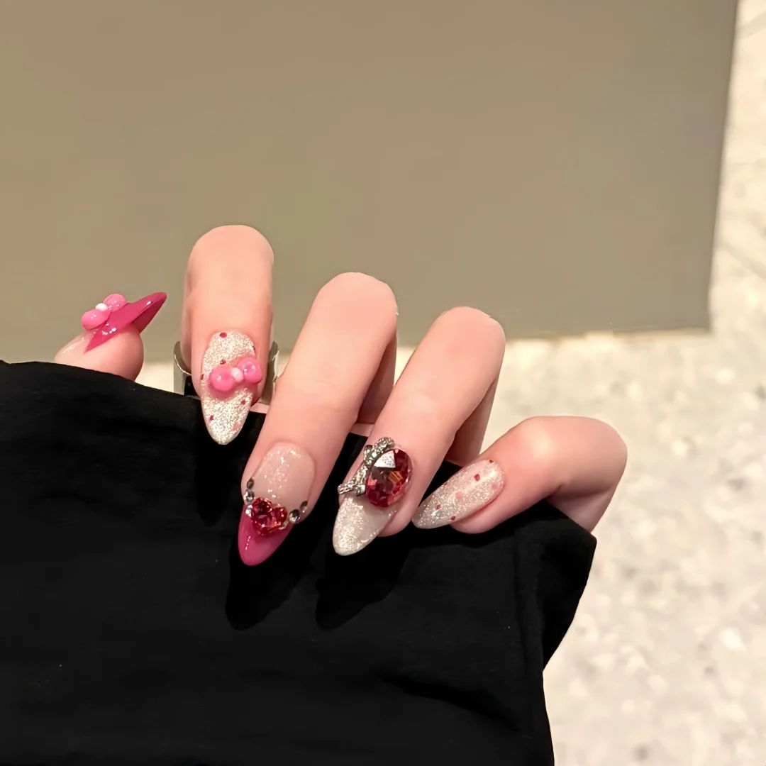 这组玫红美甲直接美到尖叫💖