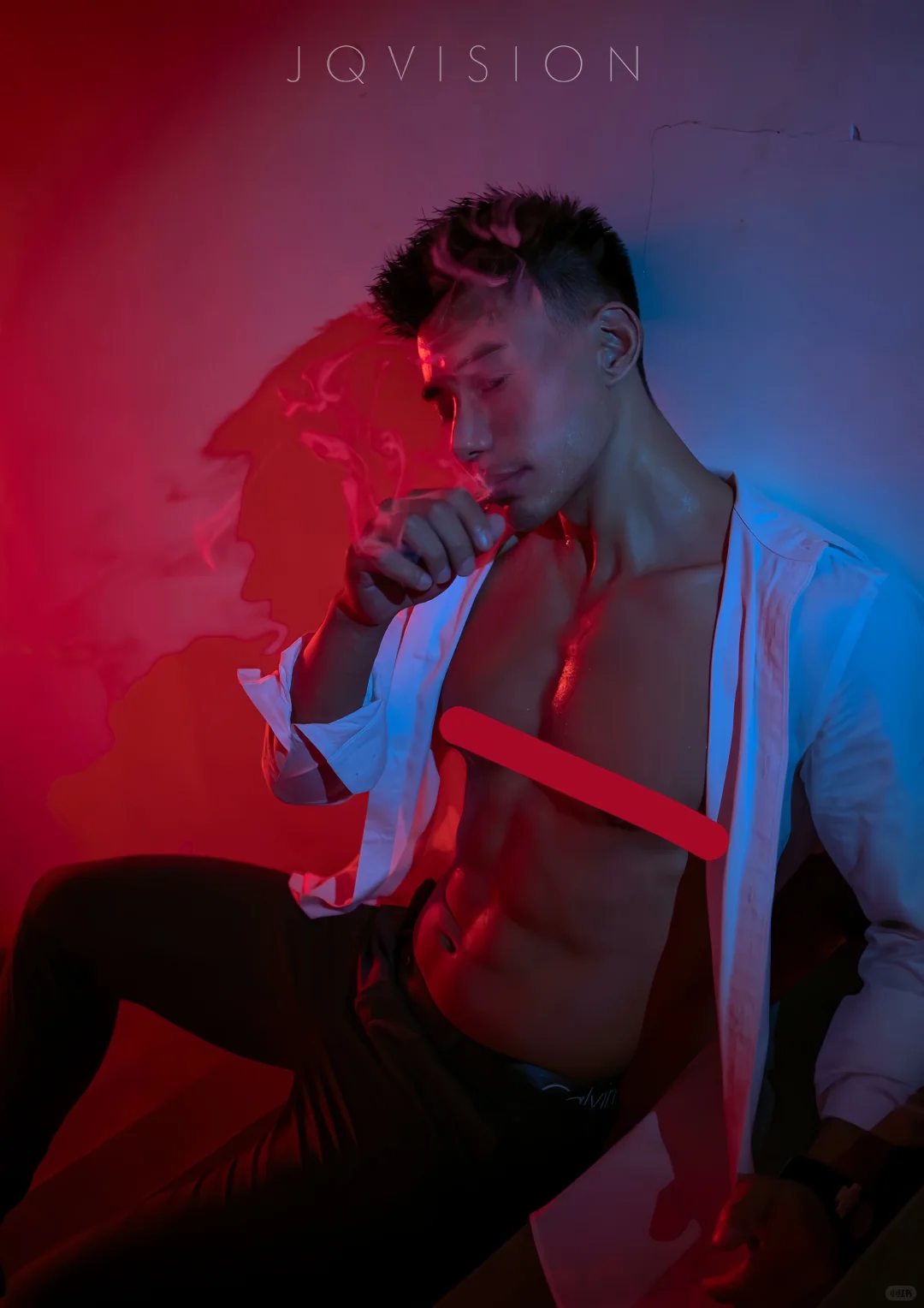 21楼楼梯间的男人|每一帧都是高级的电影氛