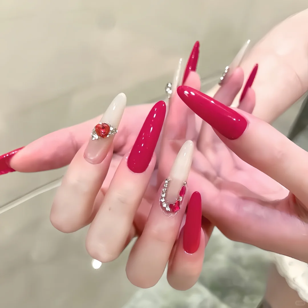 这组玫红美甲直接美到尖叫💖