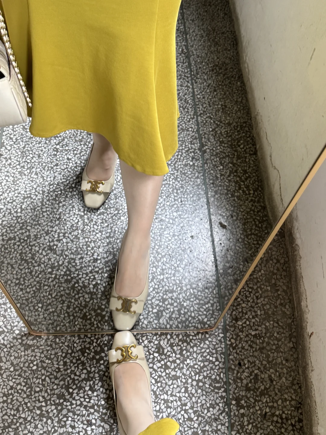 腿好看还是丝袜好看？