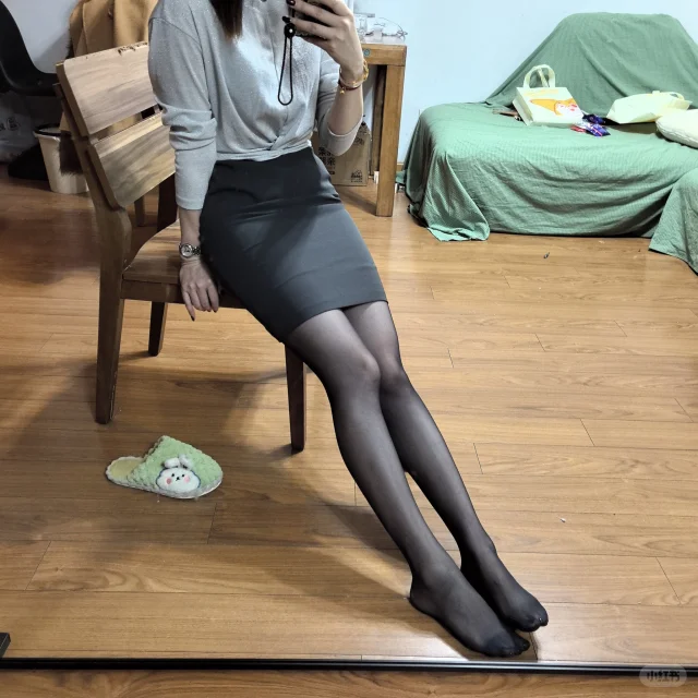 秋冬必备“蓝黑丝”