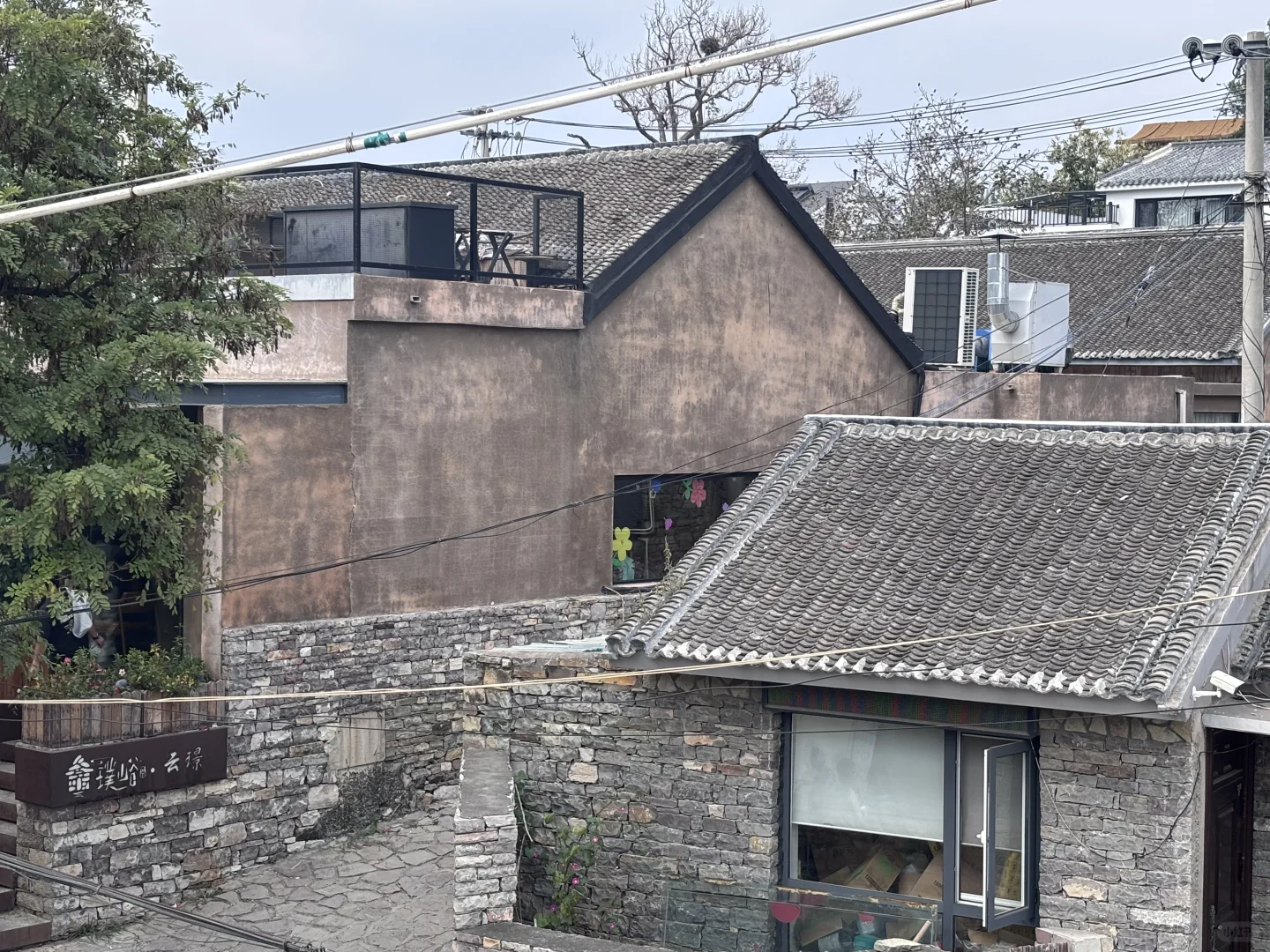 这是你梦里的那家老石门吗?