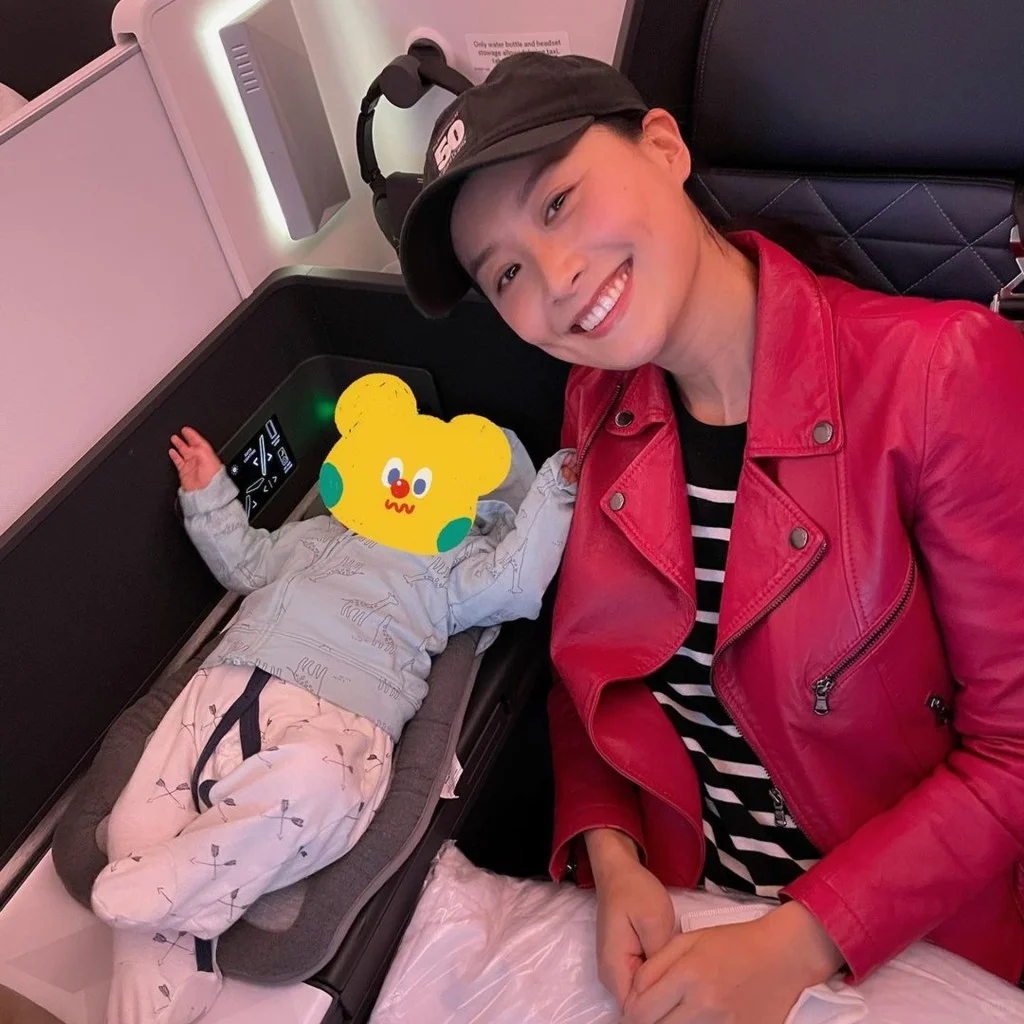 42岁陈法拉冰岛度假!素颜泡户外温泉好香艳