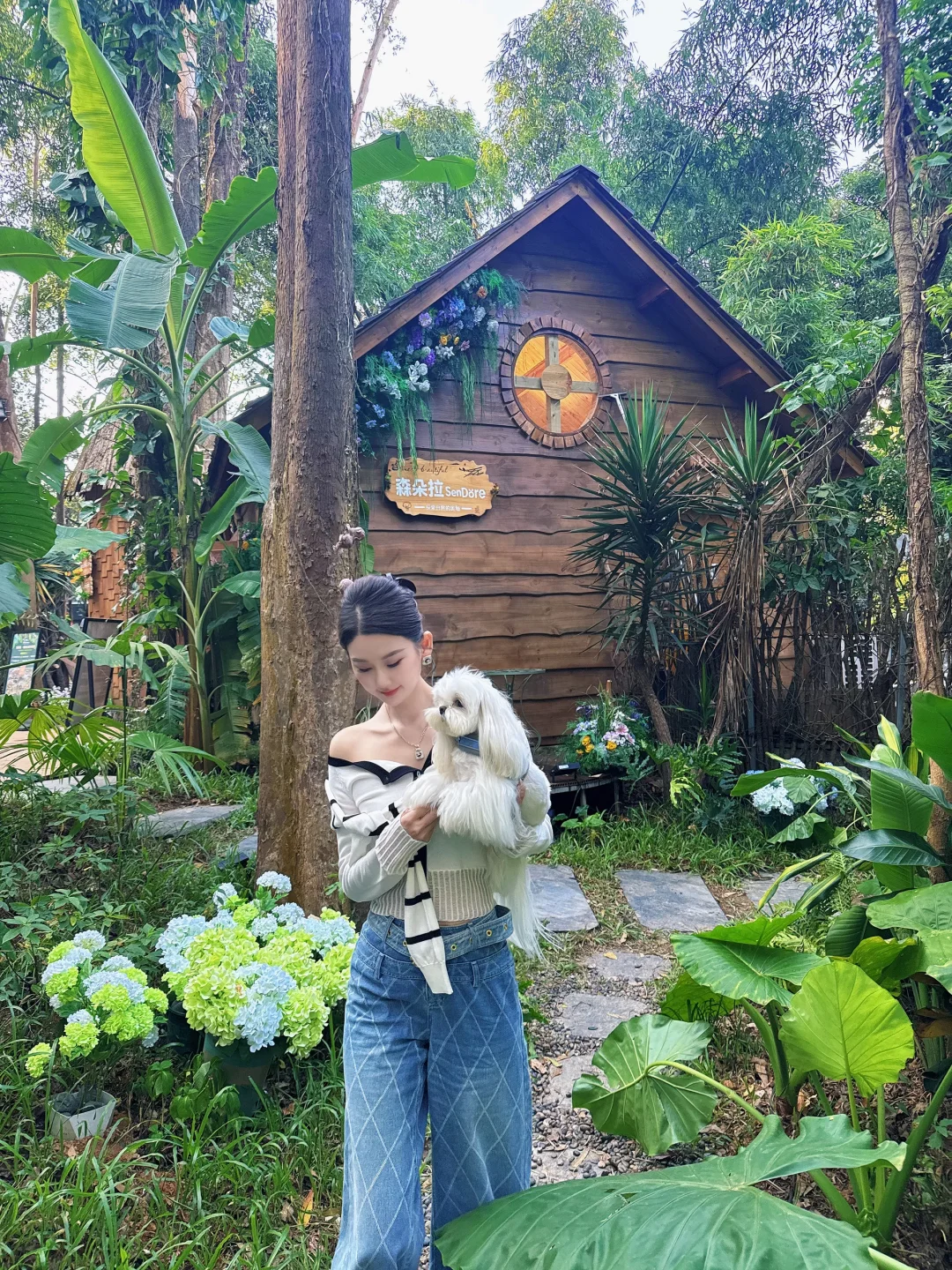 带着狗狗来森朵拉童话世界…