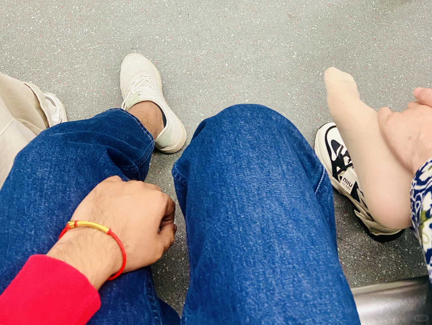 一只广东男生在坐地铁