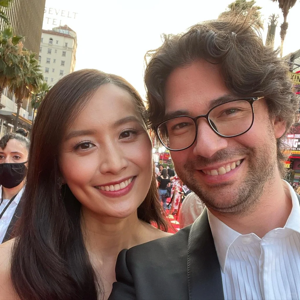 42岁陈法拉冰岛度假!素颜泡户外温泉好香艳