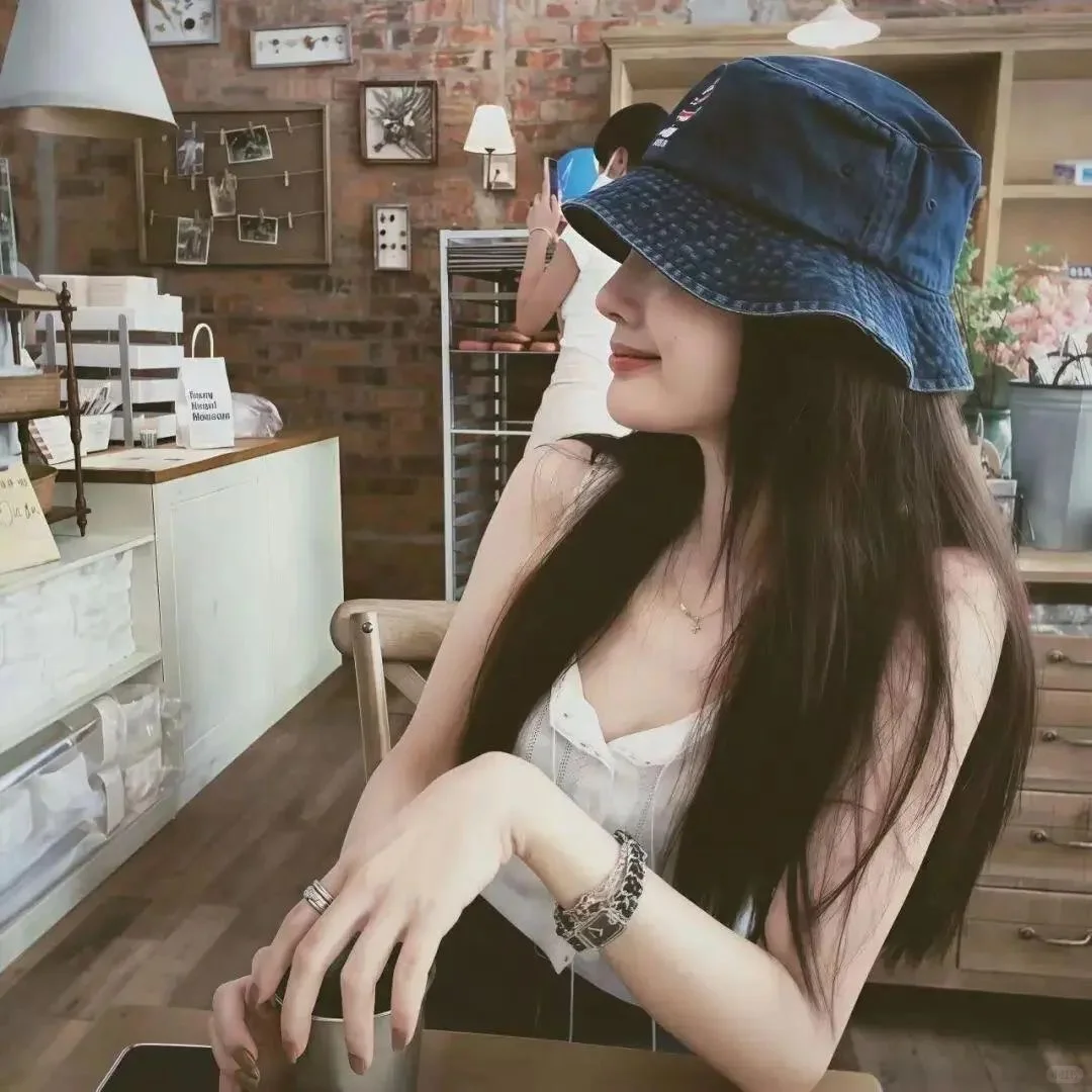 𝙒𝙚𝘾𝙝𝙖𝙩|八月好运氛围感女生头像