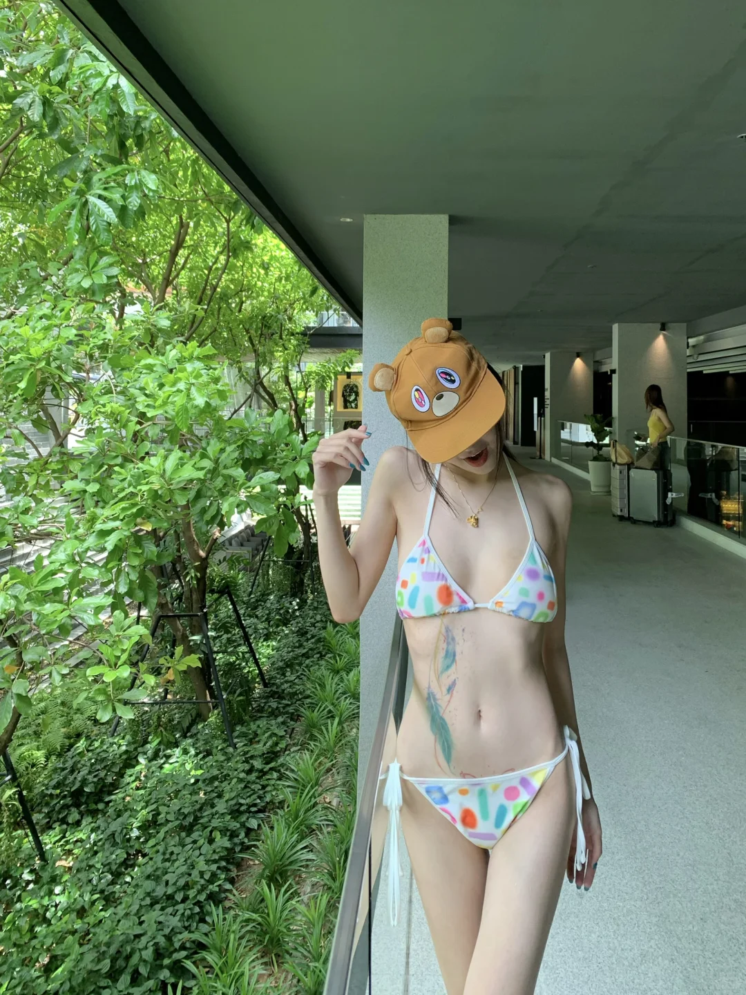 “泡在泳池里的蓝色夏天🥽”🌊💙