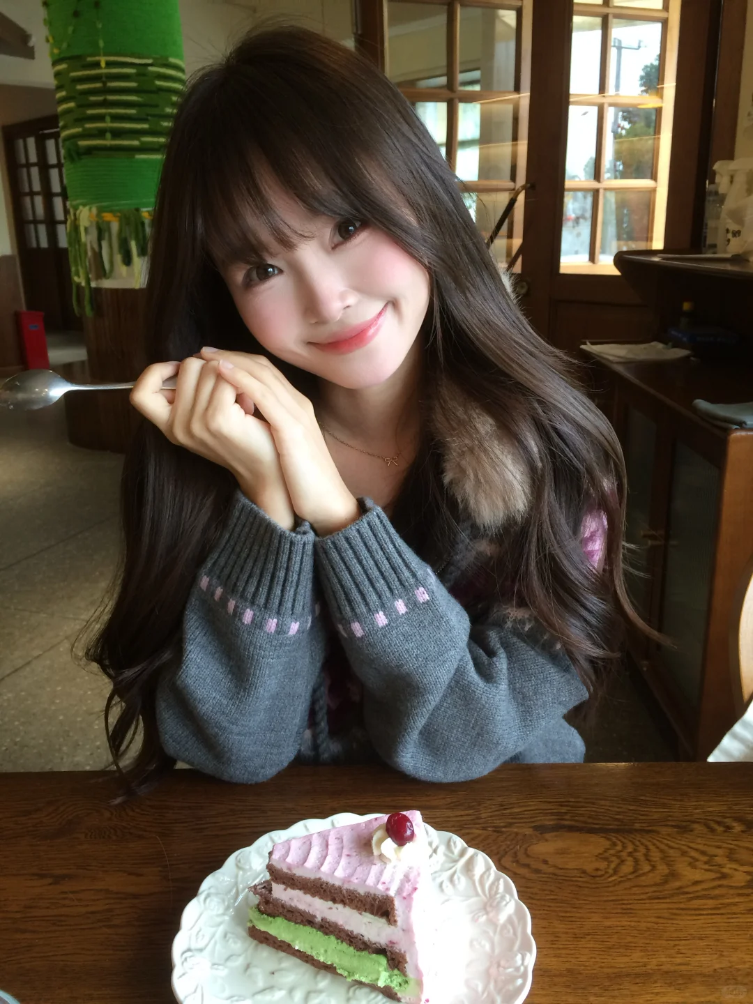 存一些古早氛围感咖啡店拍照姿势🍮