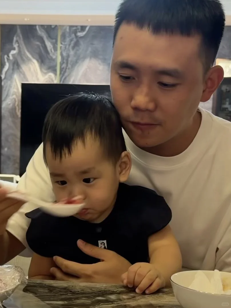 菠老板头发让爹剪cī了😑