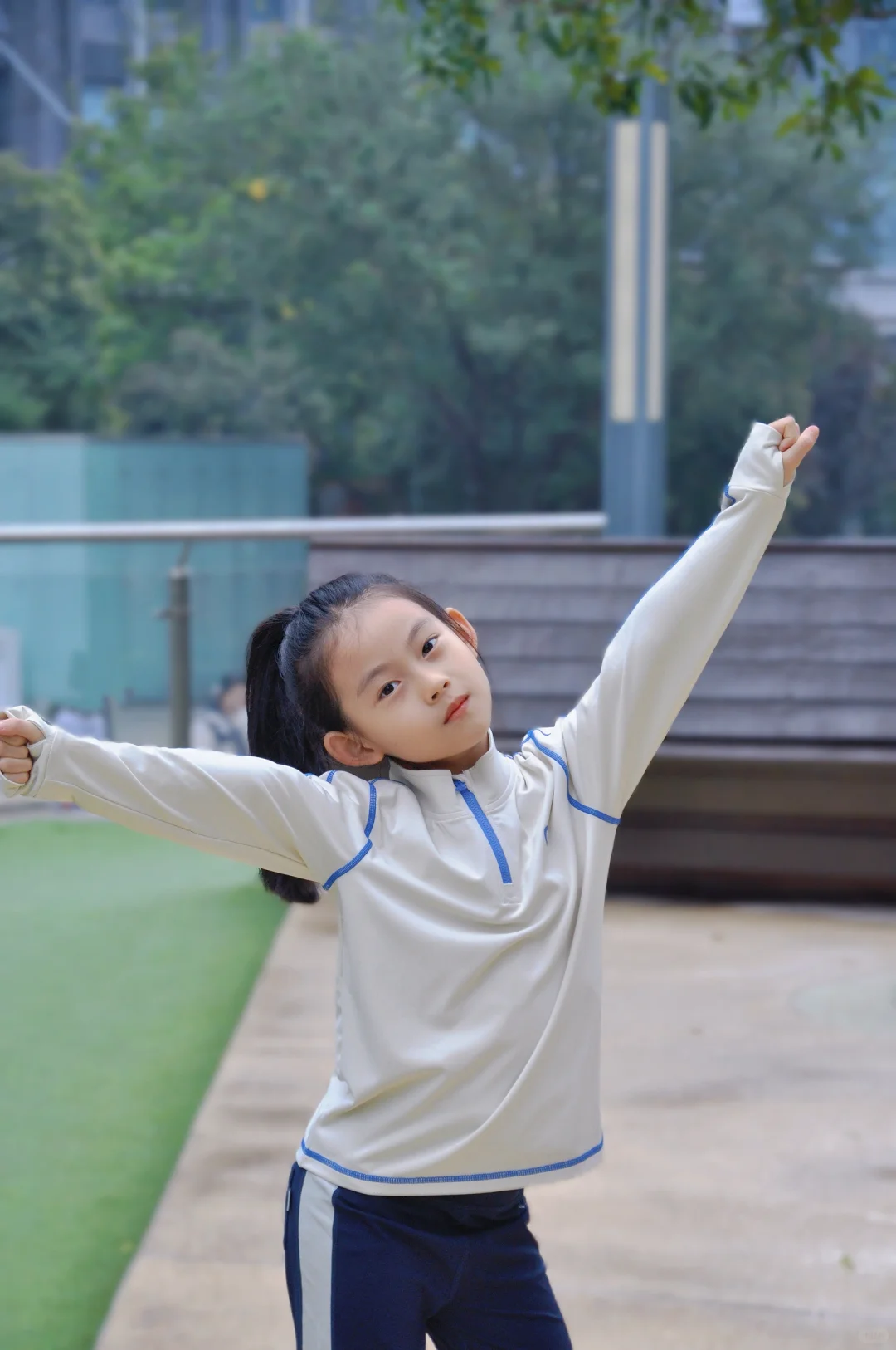 啦啦操让她实现了书包自由💃