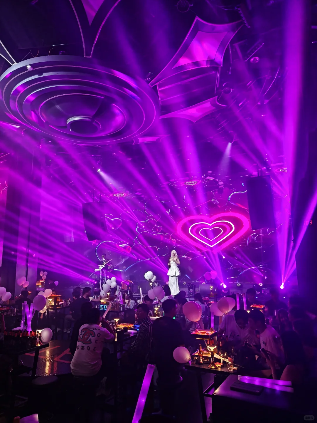 谁懂❗昆明这家live house全是漂亮小姐姐