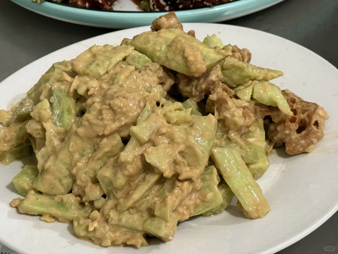 啊啊啊新泰这个甜辣干煸鸭真的无敌了无敌了