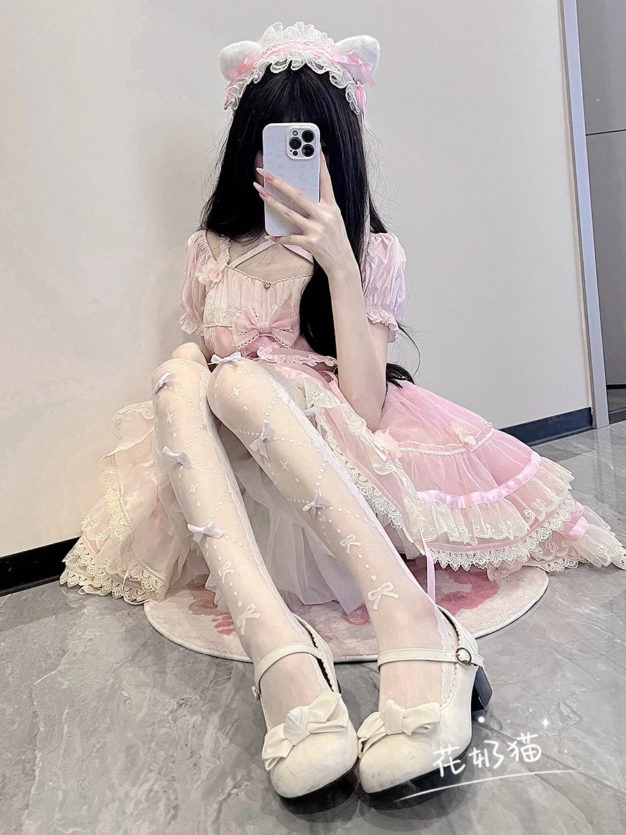 白色过膝丝袜:Lolita甜美风,夏日轻盈之选