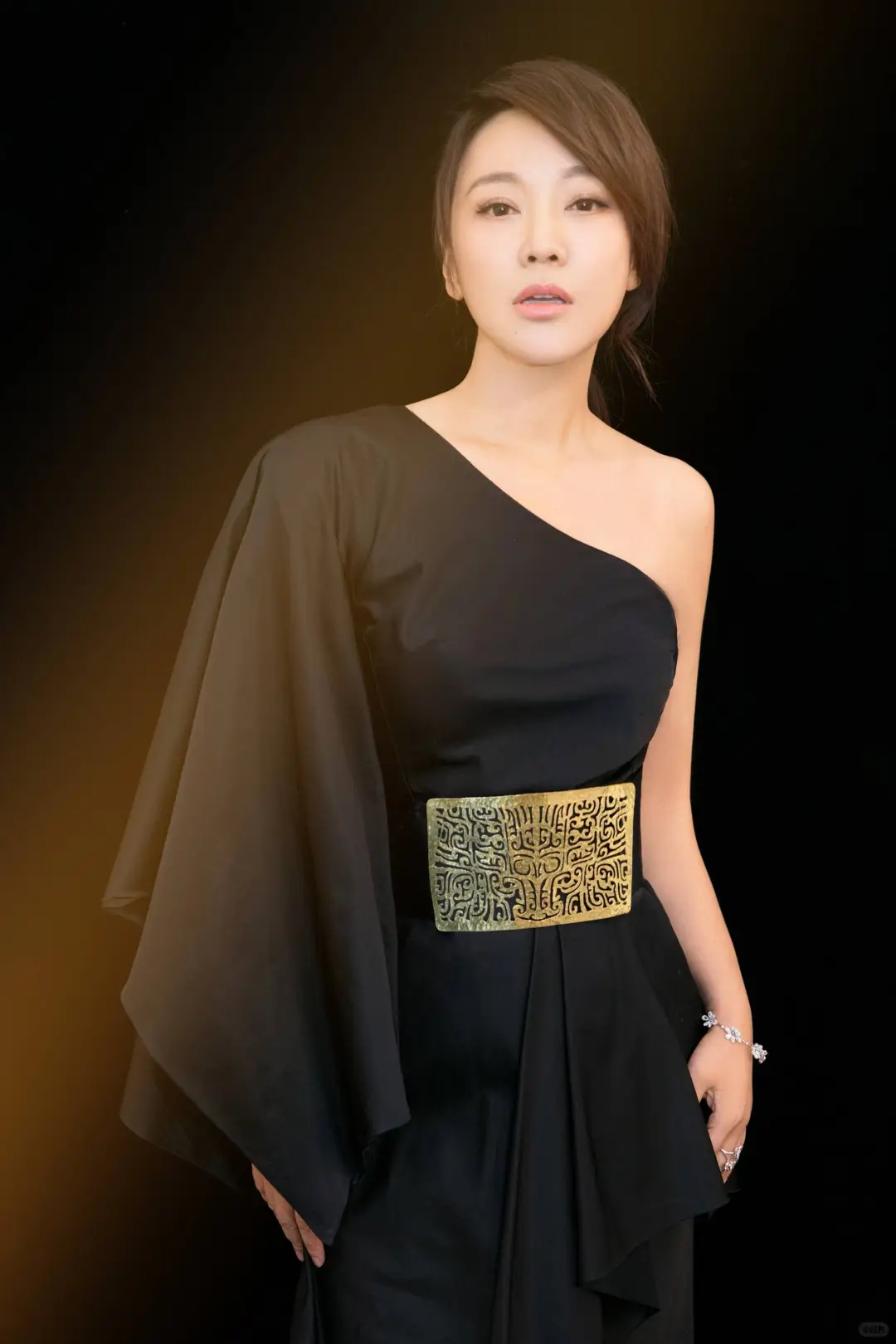 闫妮的奢包穿搭,才是熟女天花板!