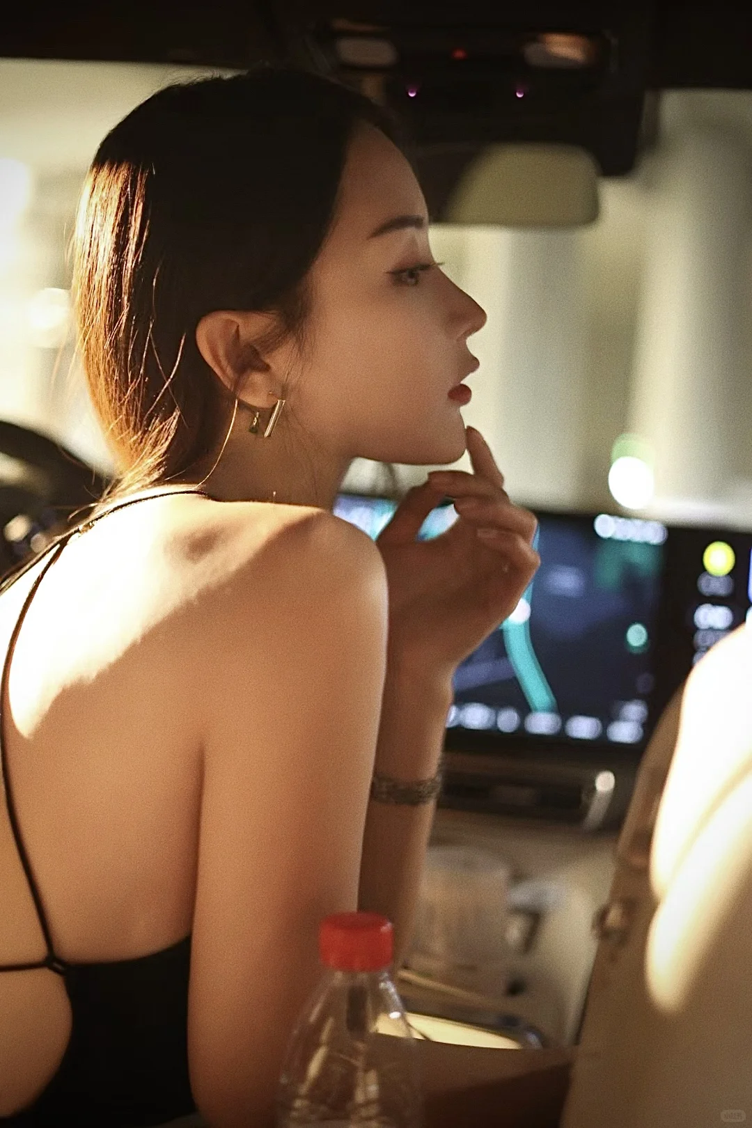 0成本|车内拍摄✨美神降临头像灵感pose16个